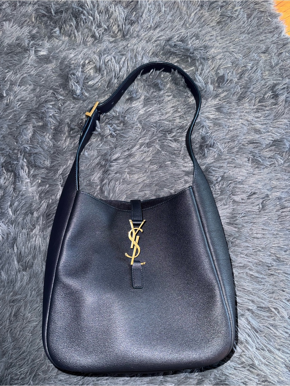 Saint Laurent Small Le 5 A 7 bag